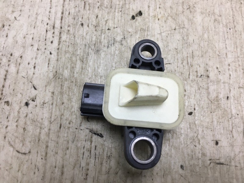 Датчик удара NISSAN NV200 USA 13- 2015 M20XUS 2.0 MR20DE 98836-1MA0A Б/У