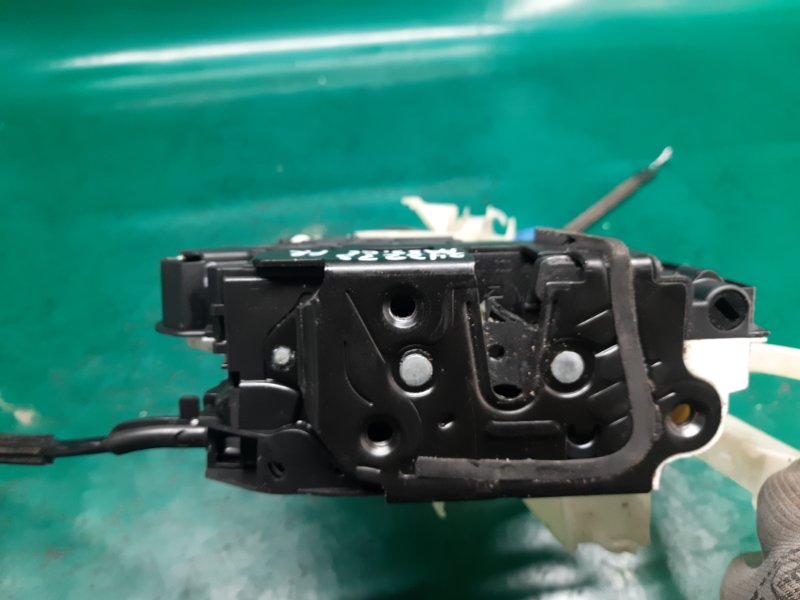 Замок двери передний правый PASSAT CC 12-18 2014 Седан 2.0 CCTA