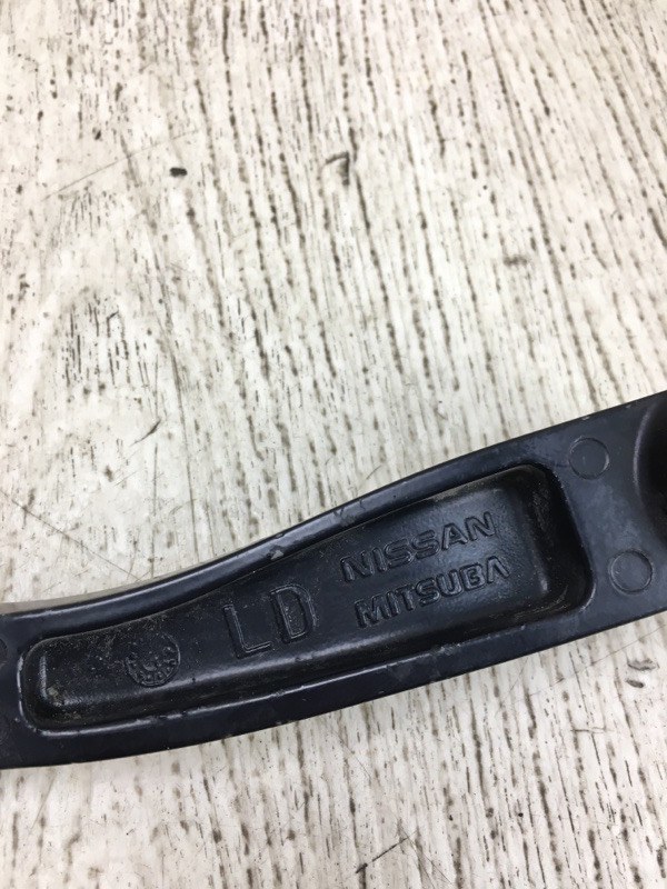 Поводок стеклоочистителя передний левый NISSAN NV200 USA 13- M20XUS 2.0 MR20DE