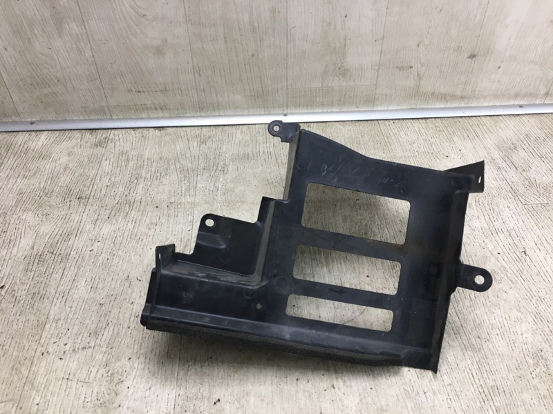 Дефлектор радиатора правый NISSAN NV200 USA 13- M20XUS 2.0 MR20DE