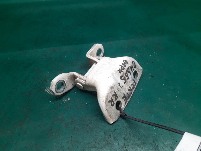 Запчасть петля двери верхняя задняя правая KIA FORTE/CERATO TD 08-13 2012 Седан G4KD 2.0L 79420-2D000 Б/У Петля двери верхняя задняя правая KIA FORTE/CERATO TD 08-13 2012 Седан G4KD 2.0L 79420-2D000 Б/У