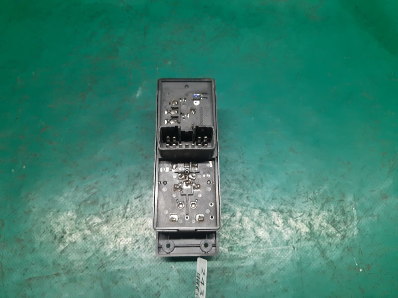 Кнопка стеклоподъемника передняя правая FORTE/CERATO TD 08-13 2012 Седан G4KD 2.0L Кнопка стеклоподъемника передняя правая FORTE/CERATO TD 08-13 2012 Седан G4KD 2.0L