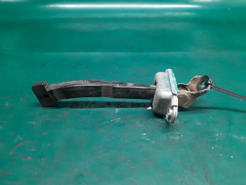 Ограничитель двери задний правый KIA FORTE/CERATO TD 08-13 Седан G4KD 2.0L Ограничитель двери задний правый KIA FORTE/CERATO TD 08-13 Седан G4KD 2.0L