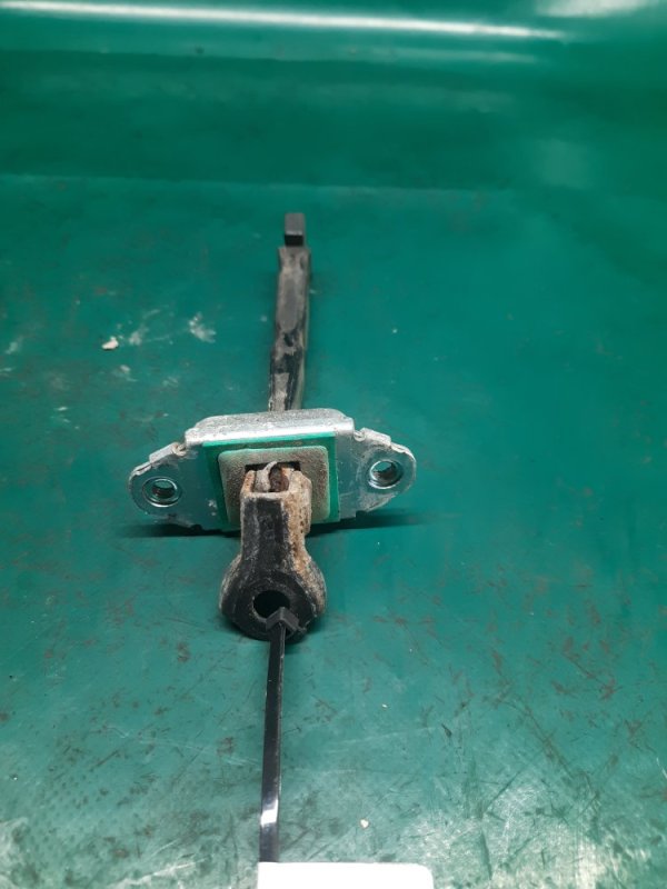 Ограничитель двери задний правый FORTE/CERATO TD 08-13 2012 Седан G4KD 2.0L Ограничитель двери задний правый FORTE/CERATO TD 08-13 2012 Седан G4KD 2.0L