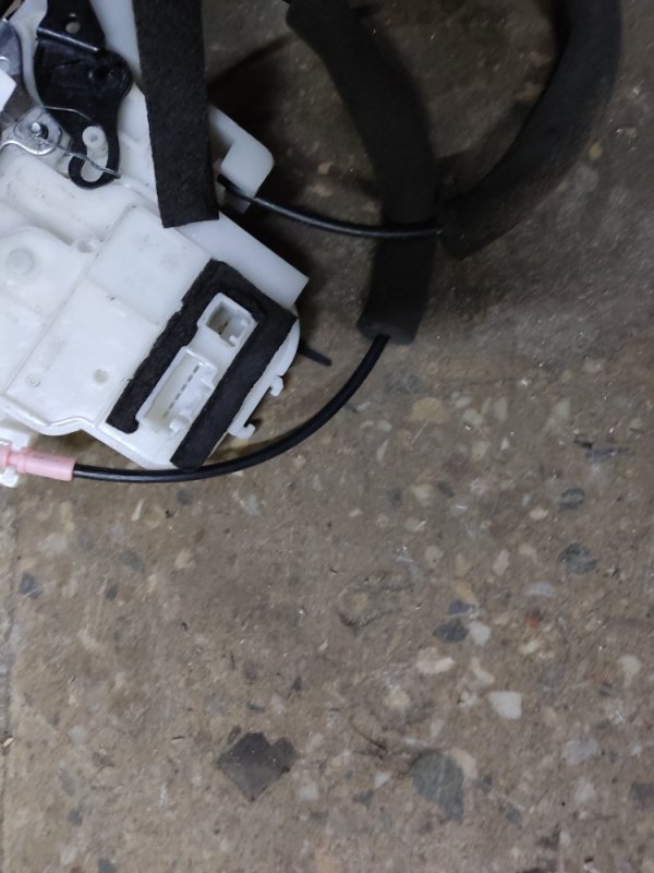 Замок двери задний левый SUBARU LEGACY 09-15 BM