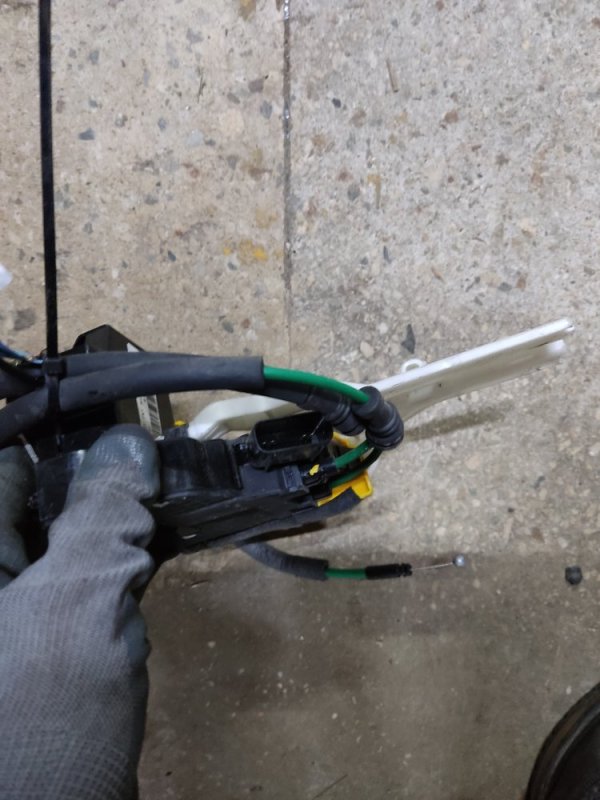 Замок двери задний левый HYUNDAI I30 GD 12-17