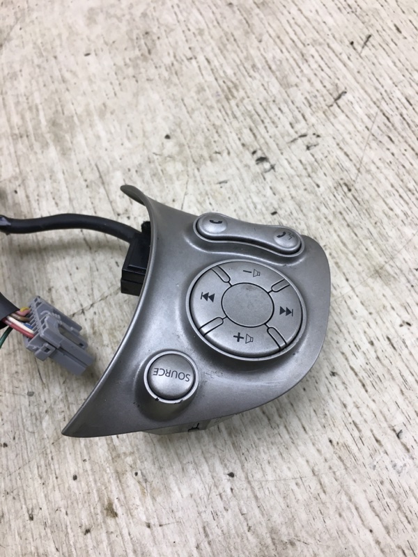 Кнопки на руль NV200 USA 13-