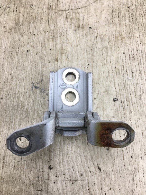Петля двери верхняя передняя левая NISSAN NV200 USA 13- M20XUS 2.0 MR20DE