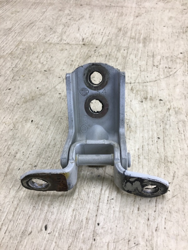 Петля двери верхняя передняя правая NISSAN NV200 USA 13- M20XUS 2.0 MR20DE
