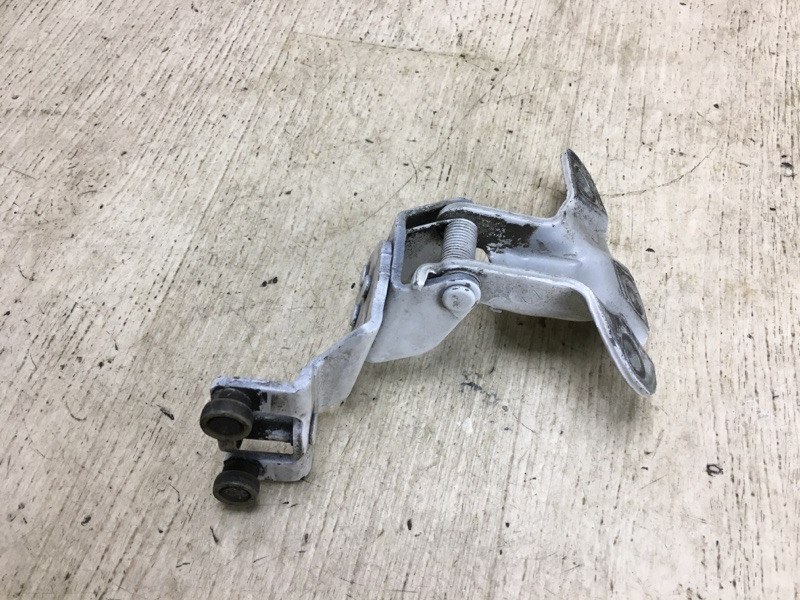 Ролик сдвижной двери средний правый NV200 USA 13- 2015 M20XUS 2.0 MR20DE Ролик сдвижной двери средний правый NV200 USA 13- 2015 M20XUS 2.0 MR20DE