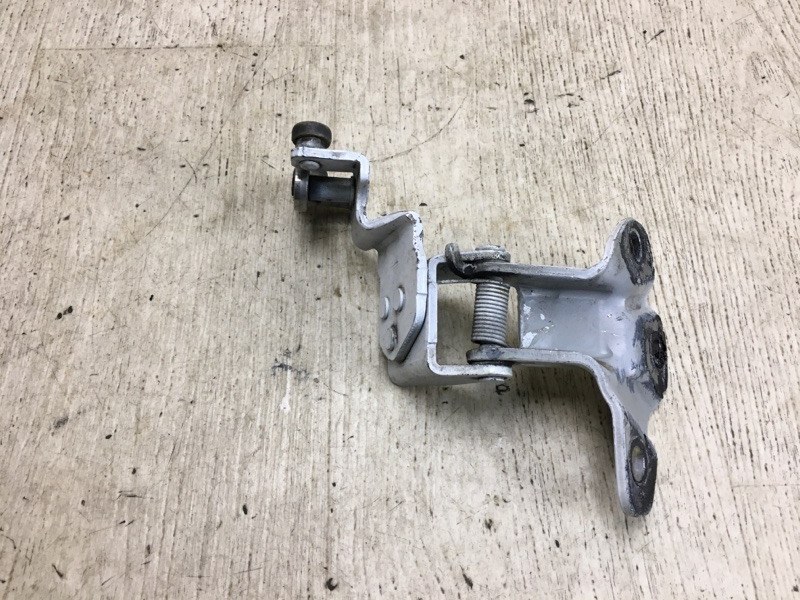 Ролик сдвижной двери средний левый NISSAN NV200 USA 13- M20XUS 2.0 MR20DE