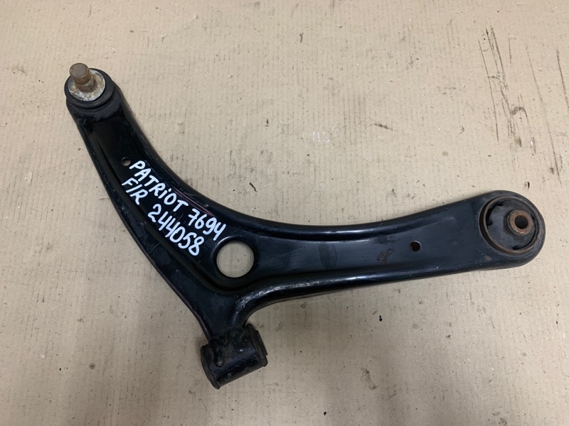 Запчасть рычаг передней подвески нижний правый JEEP PATRIOT 10-17 2014 Внедорожник 2.0 5105040AH Б/У Рычаг передней подвески нижний правый JEEP PATRIOT 10-17 2014 Внедорожник 2.0 5105040AH Б/У