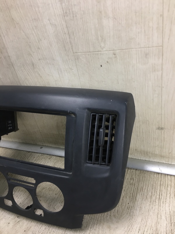 Накладка торпедо под магнитолу NISSAN NV200 USA 13- M20XUS 2.0 MR20DE