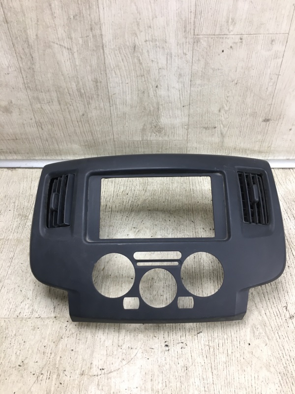 Накладка торпедо под магнитолу NV200 USA 13- 2015 M20XUS 2.0 MR20DE