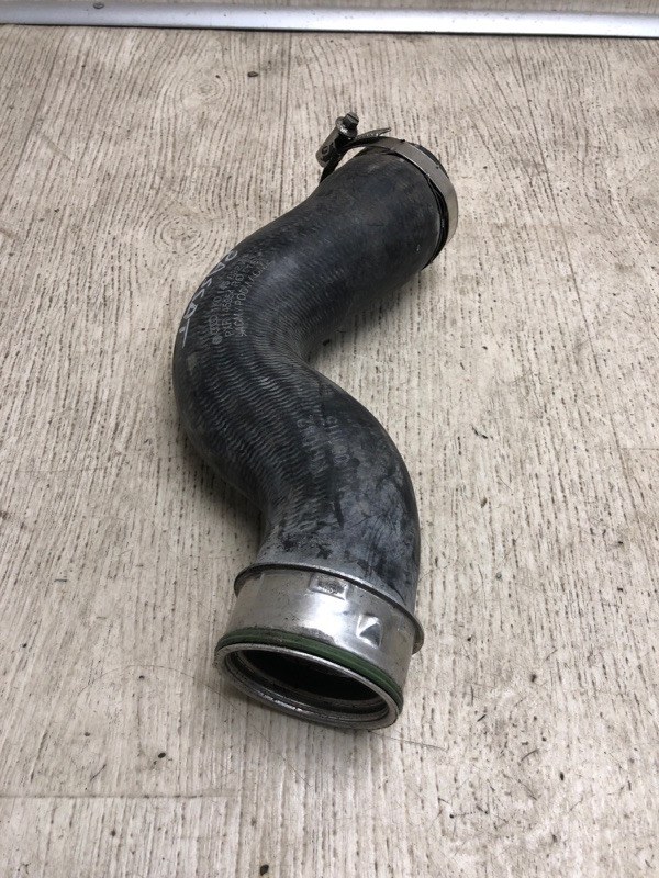 Патрубок интеркулера PASSAT B7 11-15 2014 A32 1.8 CPRA