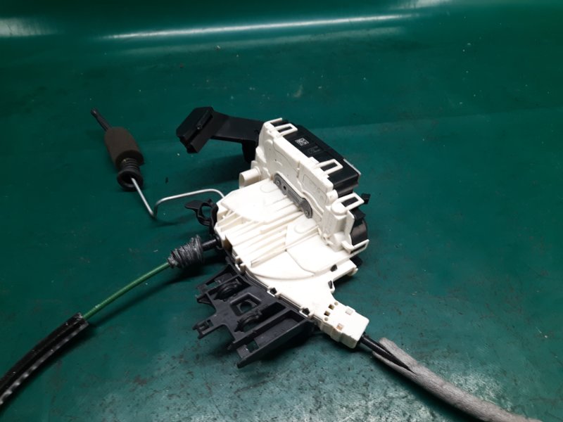 Замок двери задний левый QX30 16-20 2018 Внедорожник 2.0 20PET