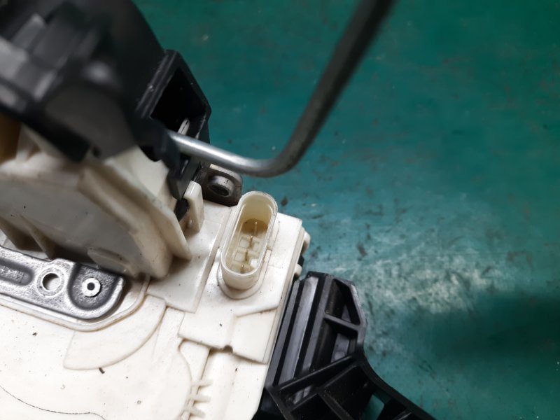 Замок двери задний левый QX30 16-20 2018 Внедорожник 2.0 20PET