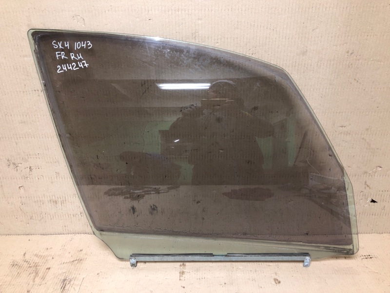 Запчасть стекло двери переднее правое SUZUKI SX4 06-13 2008 Хетчбек 2.0 84531-80J00 Б/У Стекло двери переднее правое SUZUKI SX4 06-13 2008 Хетчбек 2.0 84531-80J00 Б/У