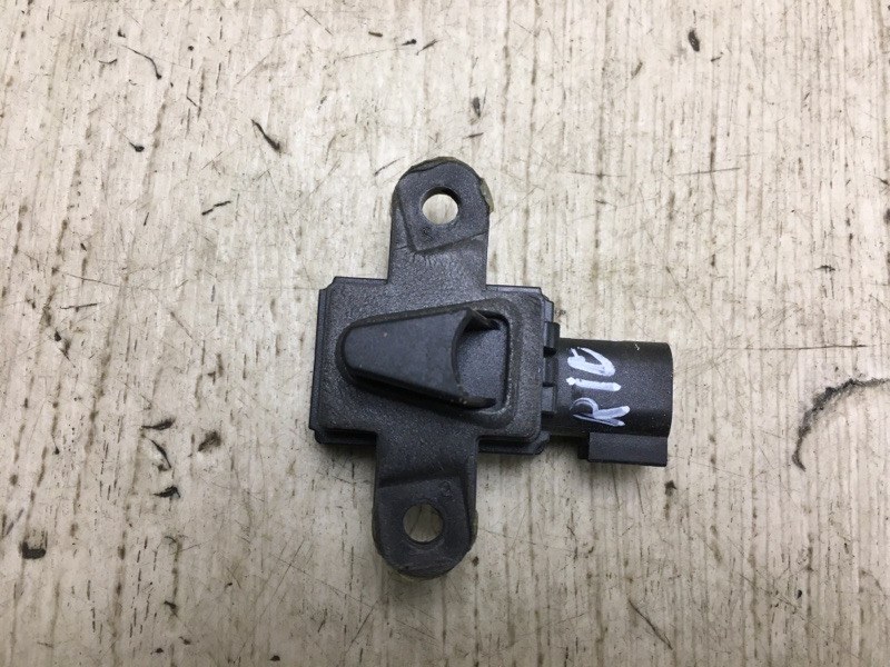 Запчасть датчик удара KIA RIO UB 2011-2017 UB 95920-3X100 Б/У Датчик удара KIA RIO UB 2011-2017 UB 95920-3X100 Б/У