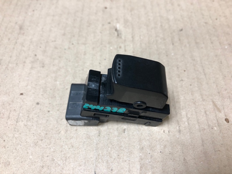 Кнопка стеклоподъемника задняя левая SUZUKI SX4 06-13 2008 Хетчбек 2.0 37995-62J00 Б/У