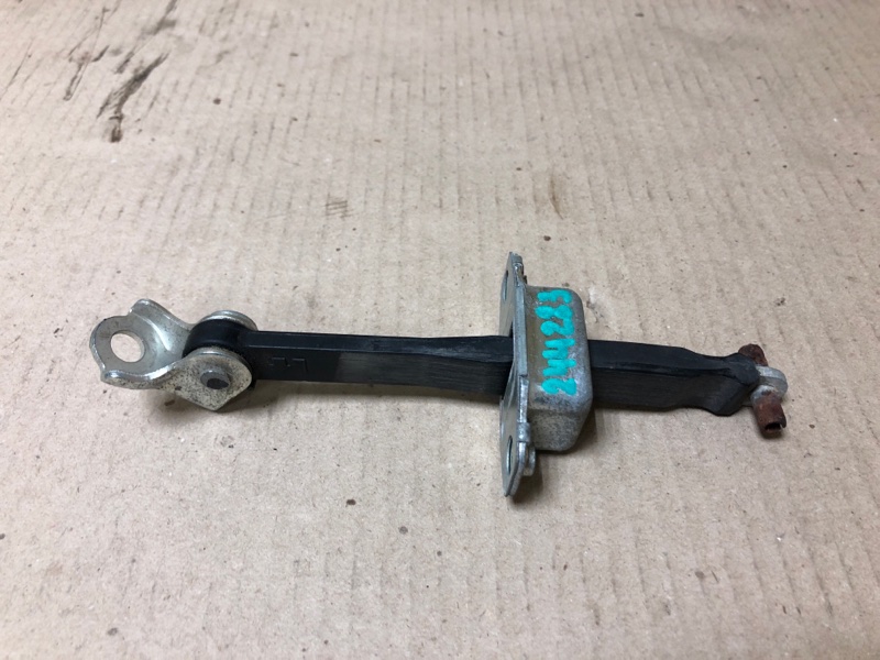 Ограничитель двери задний левый SUZUKI SX4 06-13 2008 Хетчбек 2.0 81830-57L01 Б/У