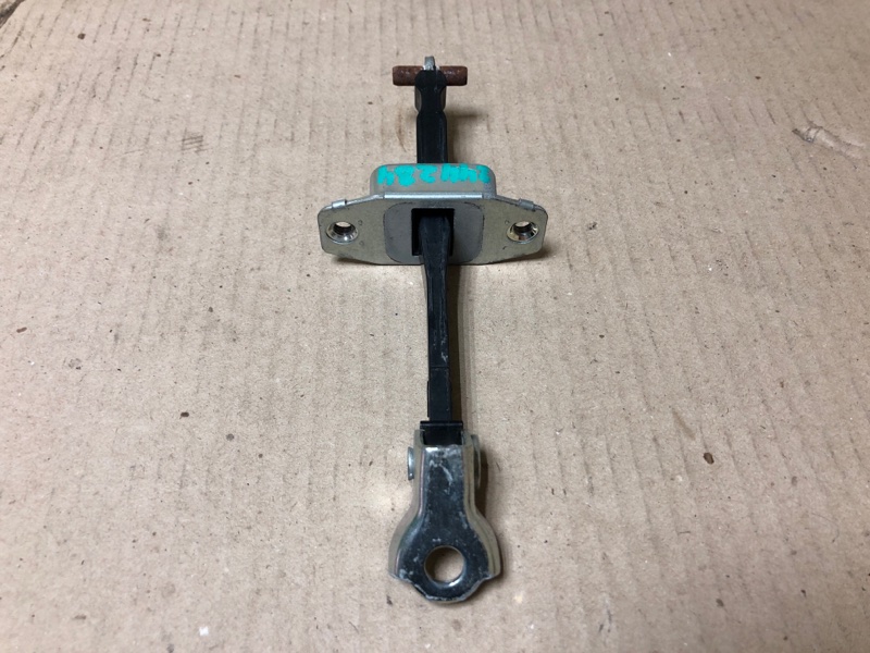 Ограничитель двери передний правый SX4 06-13 2008 Хетчбек 2.0