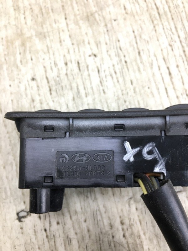 Блок кнопок памяти сидений HYUNDAI GRANDEUR 05-11 TG 3.3 G6DB