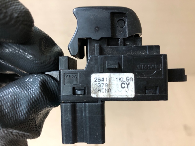 Кнопка стеклоподъемника задняя левая SENTRA B17 12-21 2018 Седан