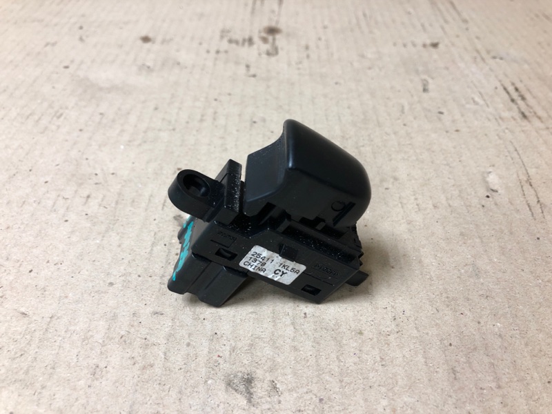 Кнопка стеклоподъемника задняя правая NISSAN SENTRA B17 12-21 2018 Седан 25411-1KL5A Б/У