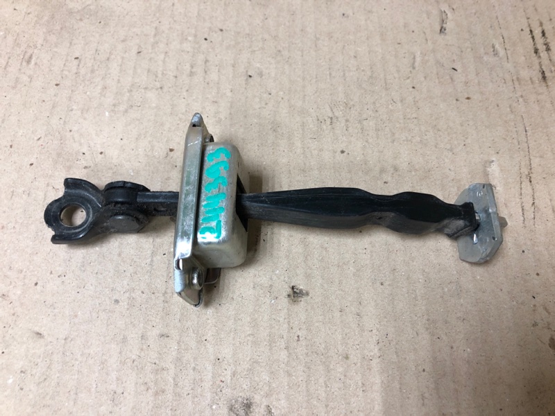 Запчасть ограничитель двери задний левый NISSAN SENTRA B17 12-21 2018 Седан 82430-5UD0A Б/У Ограничитель двери задний левый NISSAN SENTRA B17 12-21 2018 Седан 82430-5UD0A Б/У