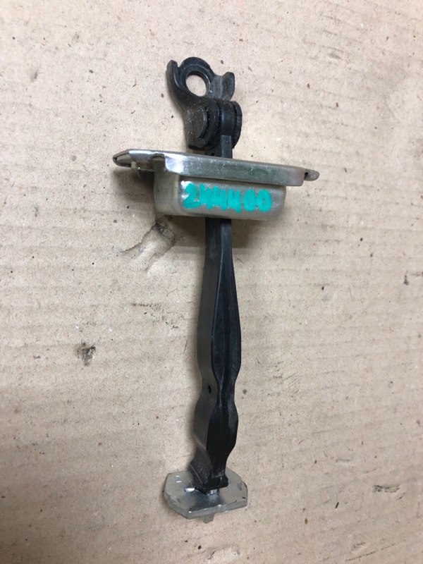 Ограничитель двери задний правый NISSAN SENTRA B17 12-21 2018 Седан 82430-5UD0A Б/У