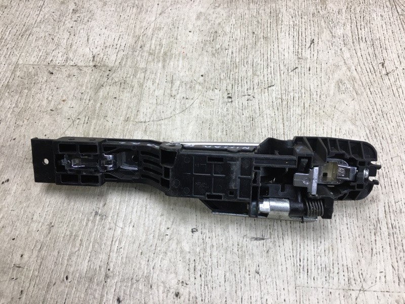 Ручка двери наружная задняя левая SENTRA B17 12-21 Ручка двери наружная задняя левая SENTRA B17 12-21