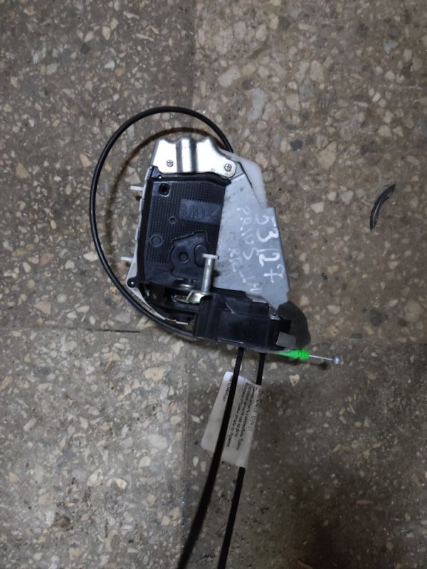 Замок двери задний левый TOYOTA PRIUS - 30 09-17 69060-47070 Б/У