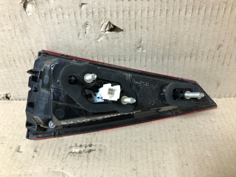 Фонарь внутренний задний правый INFINITI QX30 16-20 Внедорожник 2.0 20PET Фонарь внутренний задний правый INFINITI QX30 16-20 Внедорожник 2.0 20PET