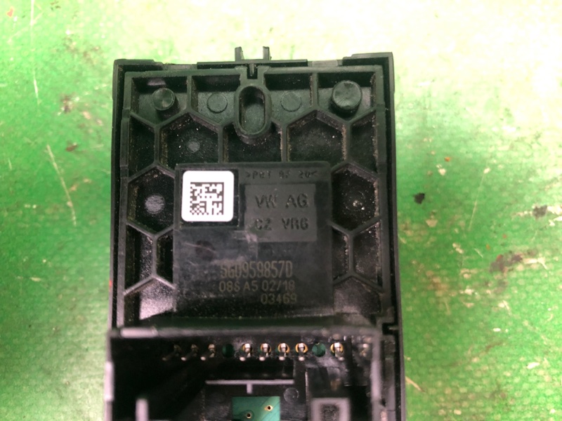 Блок управления стеклоподъемниками передний левый JETTA USA 18- 2018 JEM 1.4 DGXA