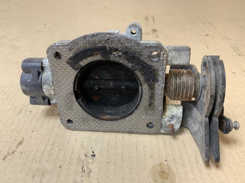 Дроссельная заслонка MPV 99-06 2.5. GY. KG440AA