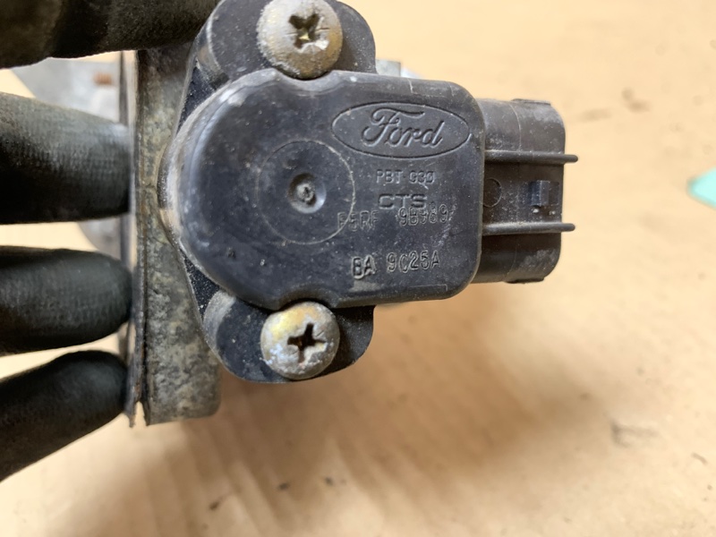 Дроссельная заслонка MPV 99-06 2.5. GY. KG440AA