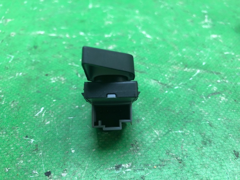 Кнопка центрального замка передняя левая VOLKSWAGEN JETTA USA 18- JEM 1.4 DGXA