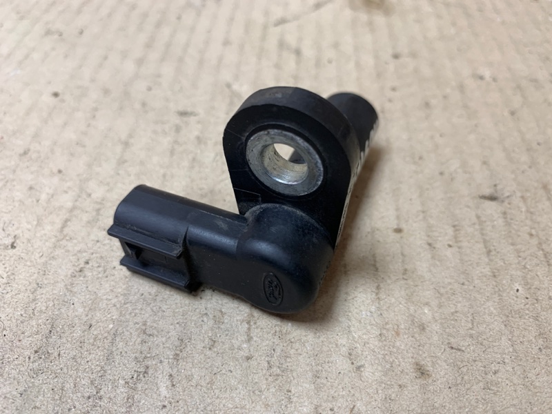 Датчик положения распредвала MPV 99-06 2.5. GY. KG440AA