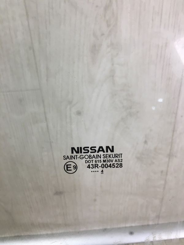 Стекло двери переднее левое NV200 USA 13-