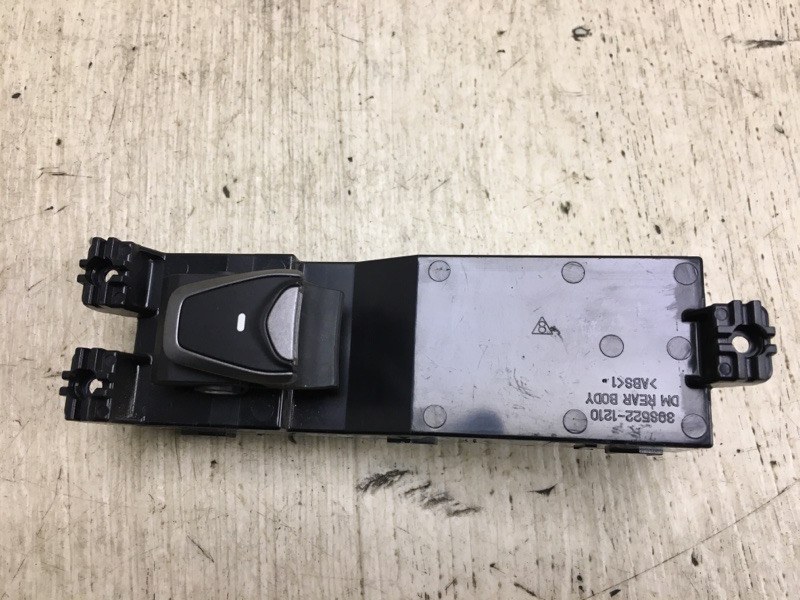 Кнопка стеклоподъемника задняя HYUNDAI SANTA FE (DM) 12-18 DM 93580-2W000 Б/У