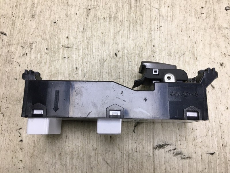Кнопка стеклоподъемника задняя HYUNDAI SANTA FE (DM) 12-18 DM