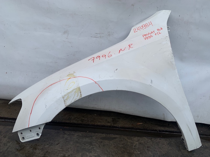 Крыло переднее левое VOLKSWAGEN PASSAT B7 11-15 2014 Седан 2.5 CBUA 561 821 021 Б/У