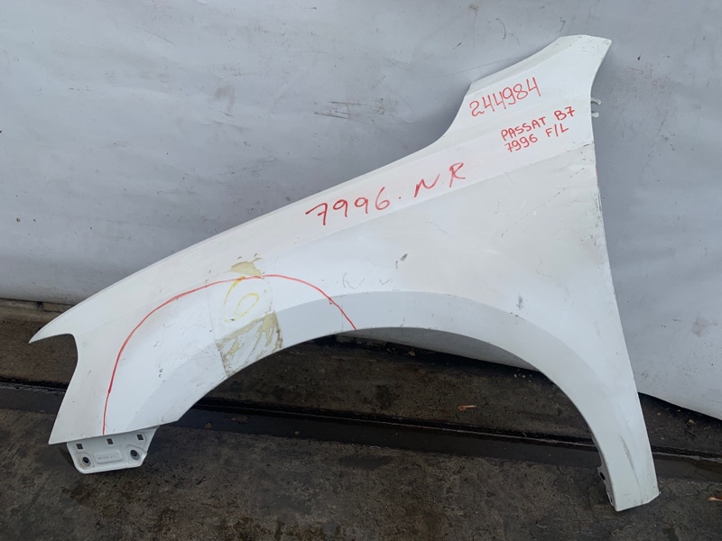 Крыло переднее левое PASSAT B7 11-15 2014 Седан 2.5 CBUA