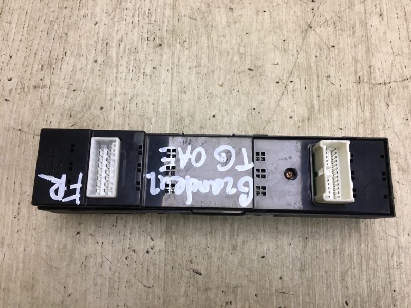 Кнопка стеклоподъемника передняя правая GRANDEUR 05-11 2005-2010 TG 3.3 G6DB