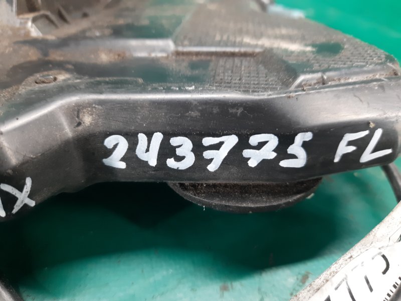 Замок двери передний левый MATRIX 08-14 2008 Хэтчбек 1.8 2ZRFE