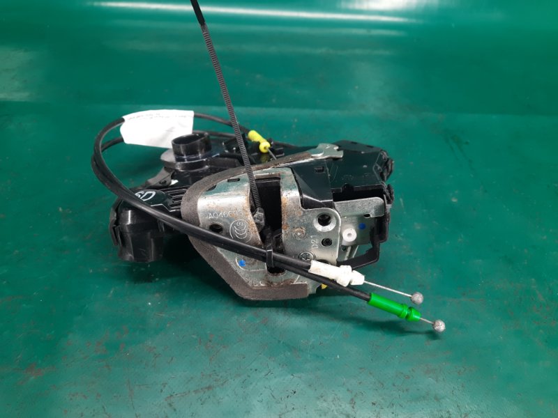 Замок двери передний левый TOYOTA MATRIX 08-14 Хэтчбек 1.8 2ZRFE