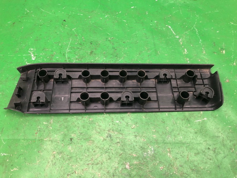 Накладка порога внутрення левая NV200 USA 13- 2015 M20XUS 2.0 MR20DE Накладка порога внутрення левая NV200 USA 13- 2015 M20XUS 2.0 MR20DE