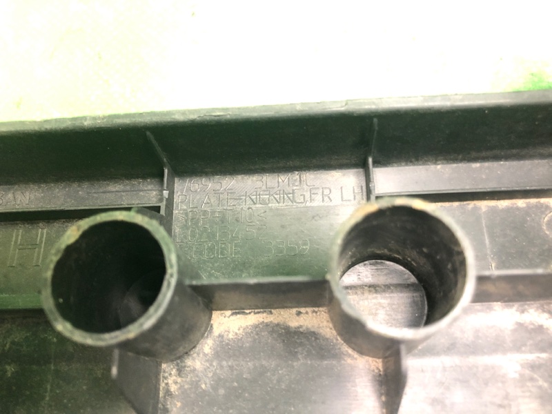 Накладка порога внутрення левая NV200 USA 13- 2015 M20XUS 2.0 MR20DE Накладка порога внутрення левая NV200 USA 13- 2015 M20XUS 2.0 MR20DE