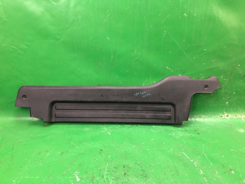 Накладка порога внутрення задняя правая NISSAN NV200 USA 13- 2015 M20XUS 2.0 MR20DE 76953-3LM0C Б/У